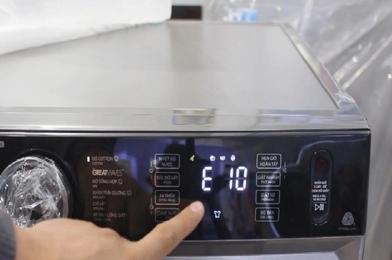 Mã lỗi E10 cho biết máy giặt Toshiba đang gặp sự cố trong quá trình lấy nước hoặc nhận diện mực nước. 